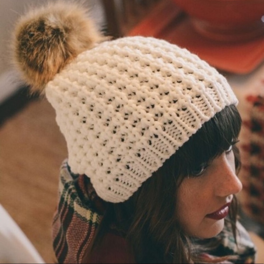 Ana Beanie - Picture 2 of 2